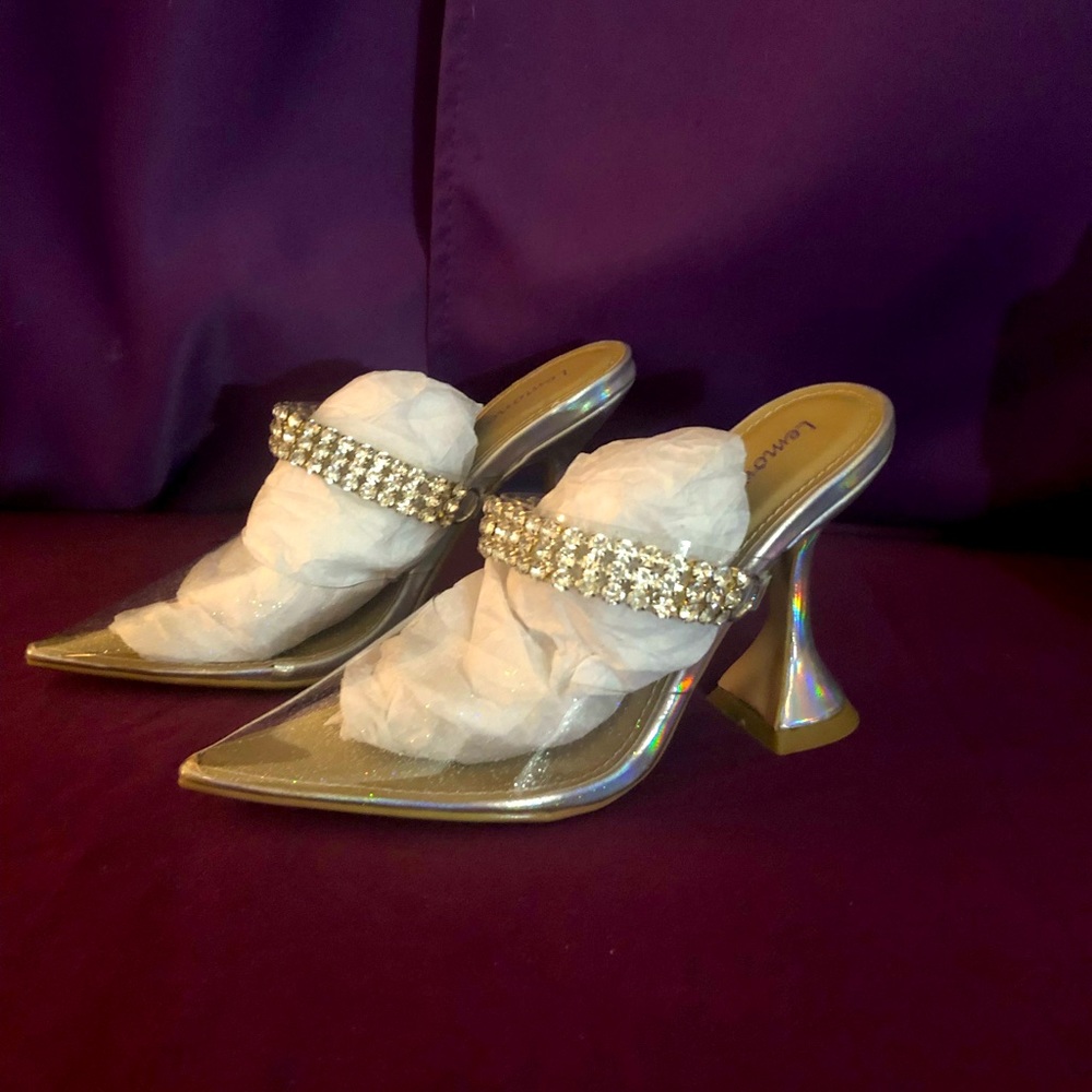 Fun clear rhinestone heels! NEW with box! Perfect for Halloween! 🎃🧙🏻